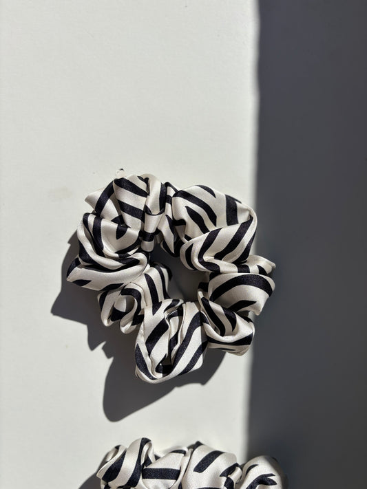 Scrunchie in seta fantasia in zebra