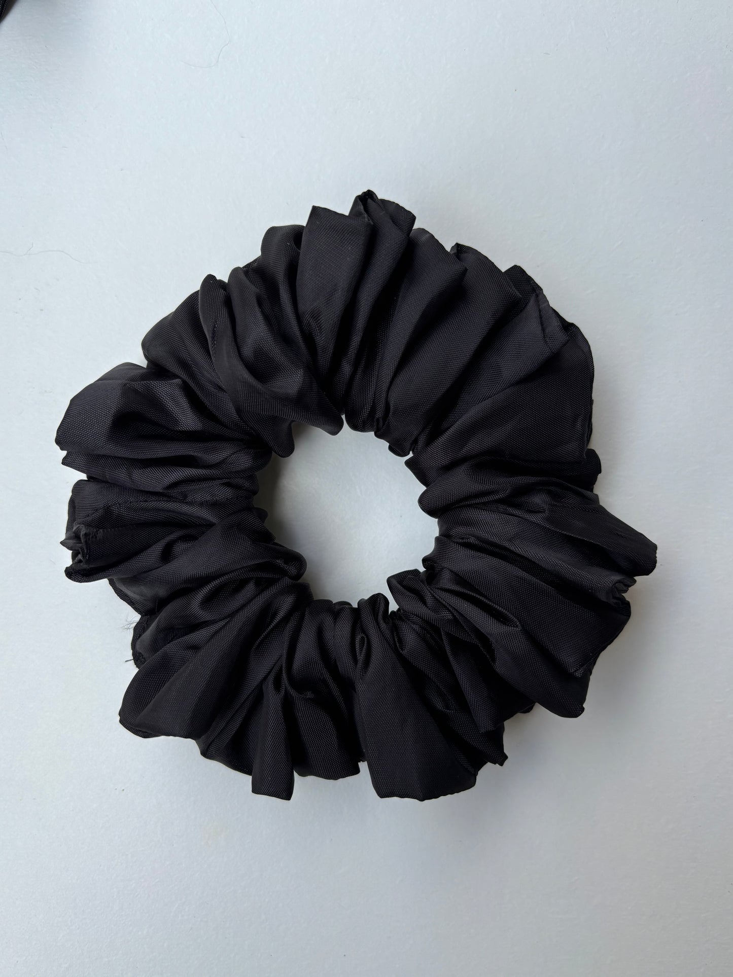 Scrunchies in raso nero