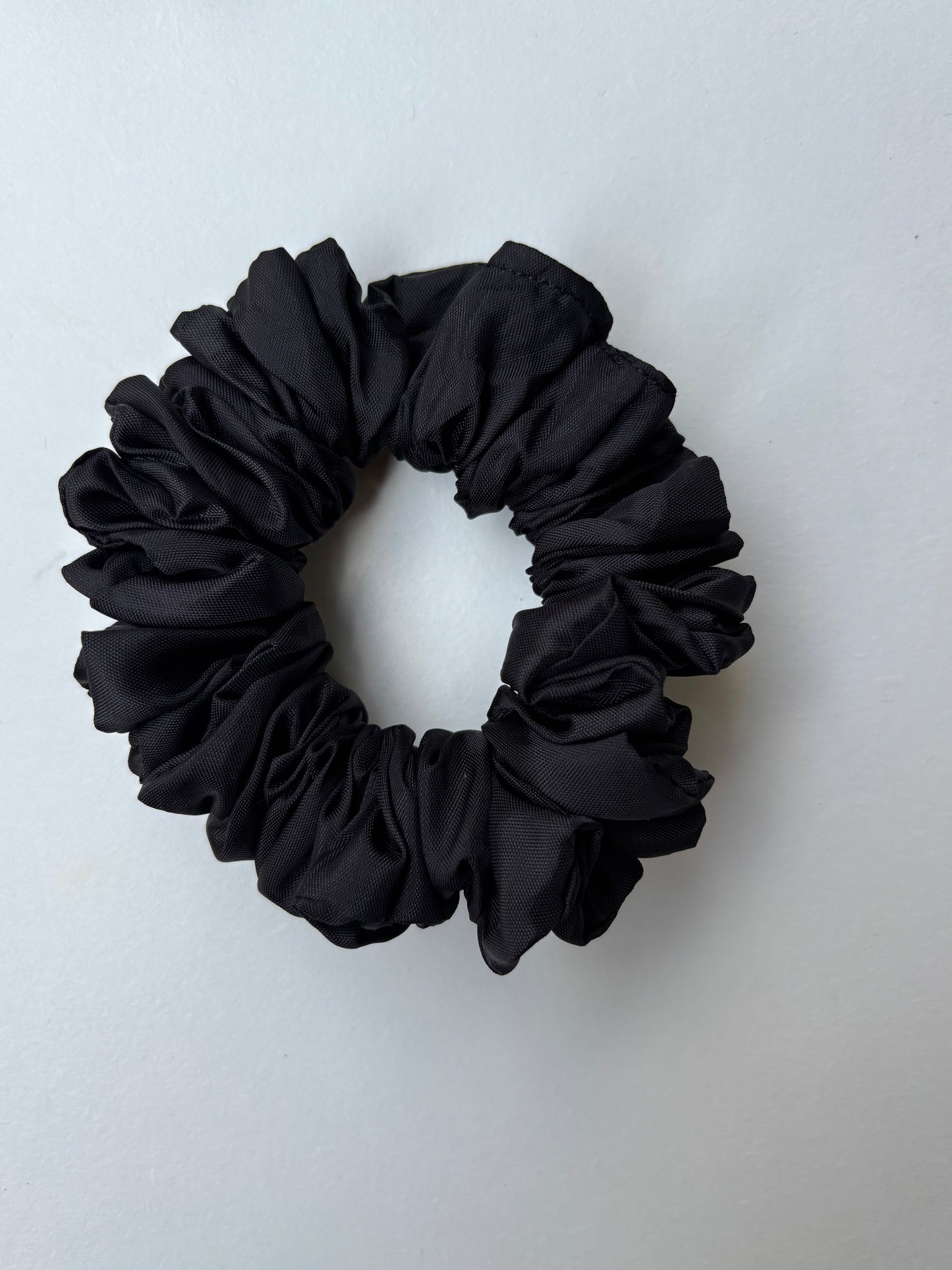 Scrunchies in raso nero