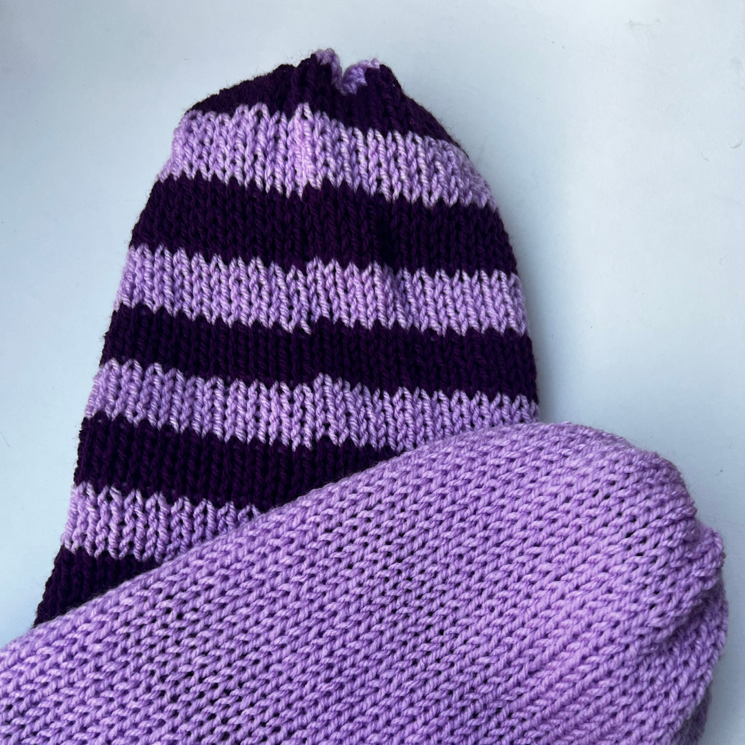 “Berretto a Maglia Reversibile –Lavanda Chiaro e Scuro”