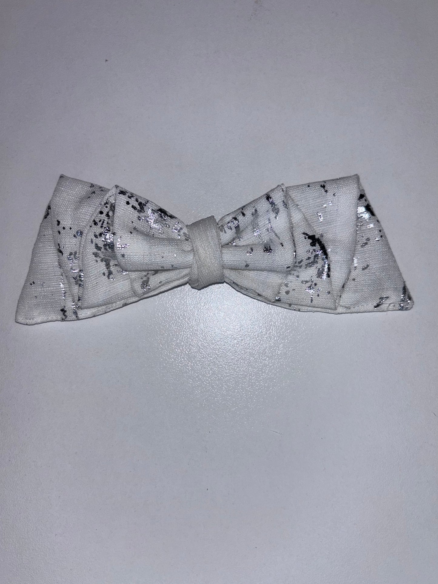 Set Bianco Glitterato per Capelli & Lanyard – Confezione da 4 Pezzi