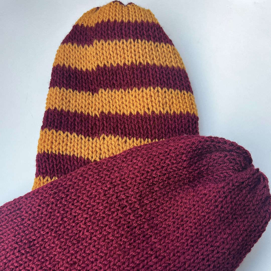 Berretto a Maglia a Righe Reversibile – Magenta Scuro & Arancione Grigio