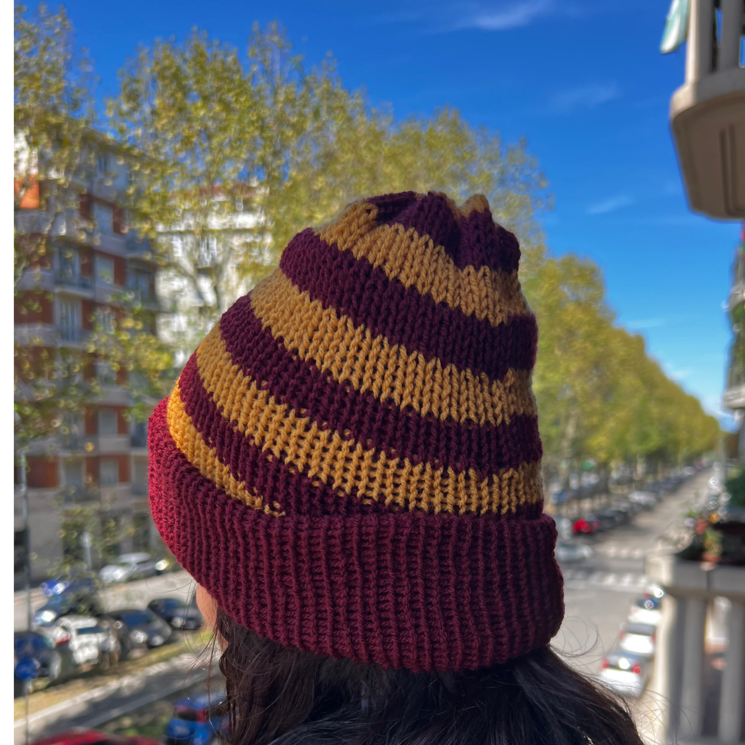 Berretto a Maglia a Righe Reversibile – Magenta Scuro & Arancione Grigio
